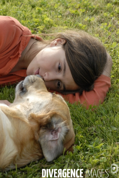 L enfant et les animaux : chien. Children and animals: dogs