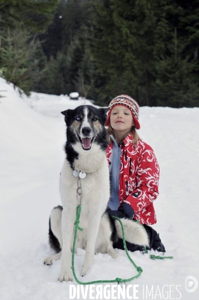 L enfant et les animaux : chien. Children and animals: dogs