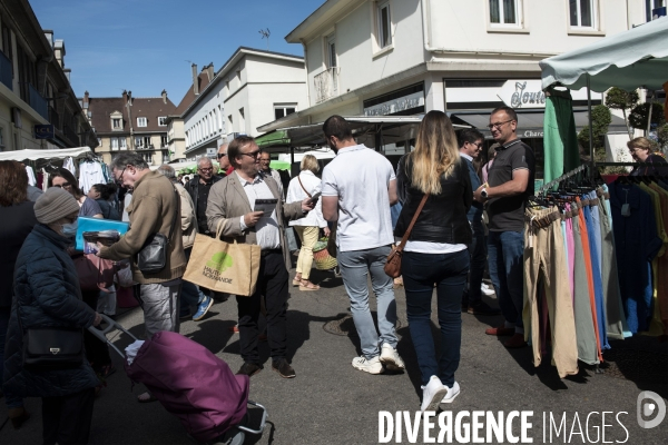 Illustrations campagne des législatives sur le marché d Yvetot en Seine-Maritime