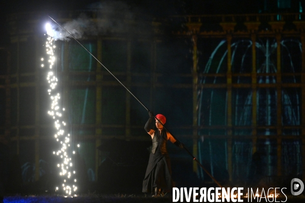 Les Nuits de Chambord; Spectacle de son et lumière qui mêle projections d images, lumière, pyrotechnie, prestations de comédiens, d artistes de feu et de cavaliers,