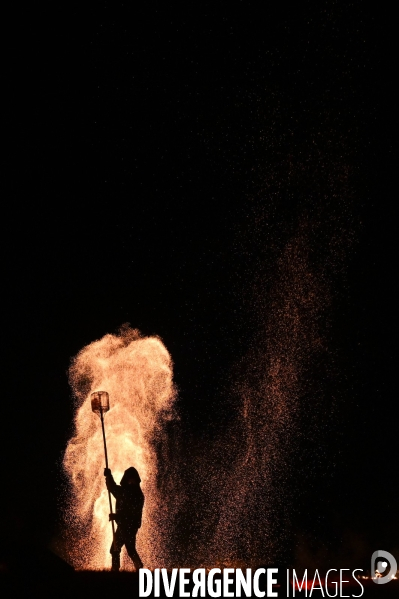 Les Nuits de Chambord; Spectacle de son et lumière qui mêle projections d images, lumière, pyrotechnie, prestations de comédiens, d artistes de feu et de cavaliers,