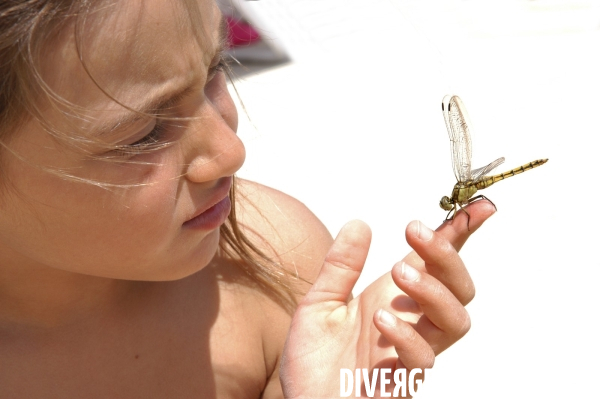 L enfant et les animaux divers et non conventionnels. The child and the various animals and unconventional.