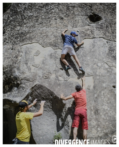 Le long de la Transbassealpine Digne-Nice. ( le contest d escalade )