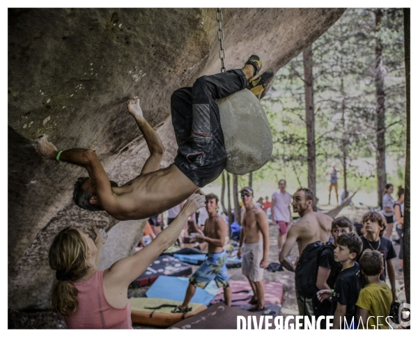 Le long de la Transbassealpine Digne-Nice. ( le contest d escalade )