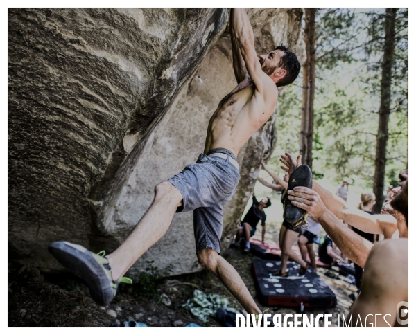 Le long de la Transbassealpine Digne-Nice. ( le contest d escalade )