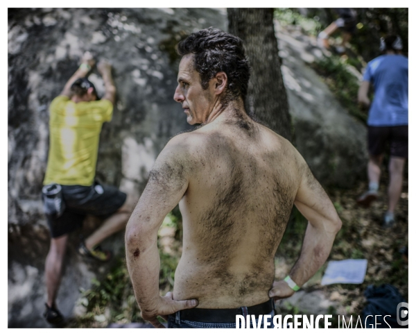 Le long de la Transbassealpine Digne-Nice. ( le contest d escalade )