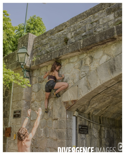 Le long de la Transbassealpine Digne-Nice. ( le contest d escalade )