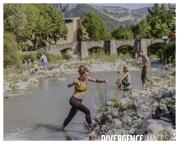 Le long de la Transbassealpine Digne-Nice. ( le contest d escalade )