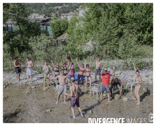 Le long de la Transbassealpine Digne-Nice. ( le contest d escalade )