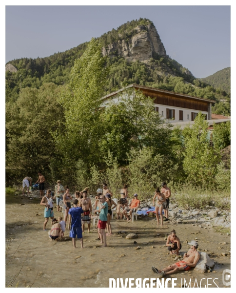 Le long de la Transbassealpine Digne-Nice. ( le contest d escalade )