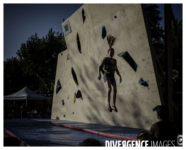 Le long de la Transbassealpine Digne-Nice. ( le contest d escalade )