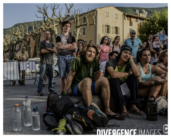 Le long de la Transbassealpine Digne-Nice. ( le contest d escalade )