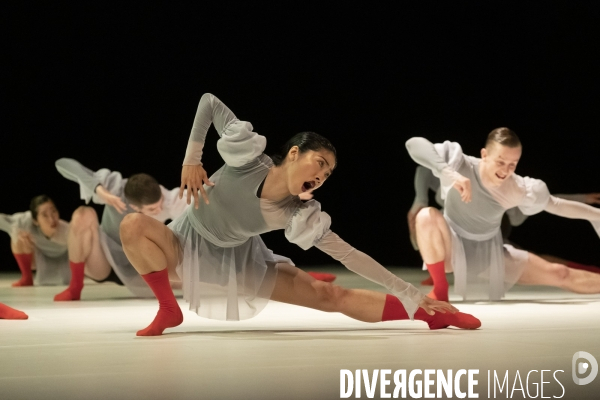 One Of Four Periods In Time (Ellipsis) de Tânia Carvalho