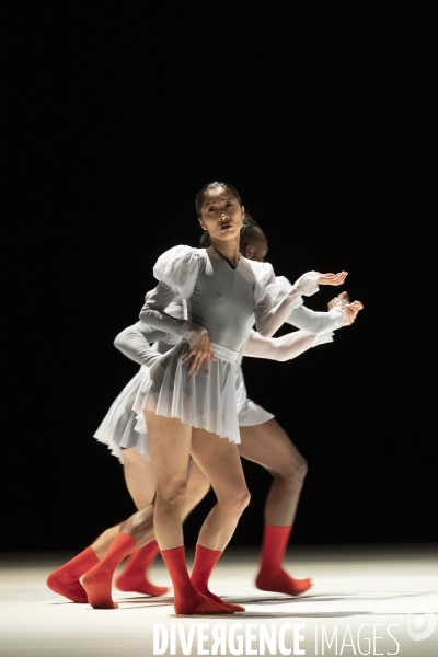 One Of Four Periods In Time (Ellipsis) de Tânia Carvalho
