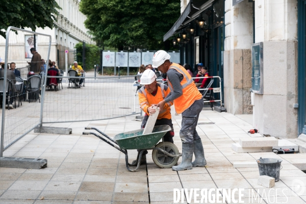 Chantier de pavage d une zone piétonne