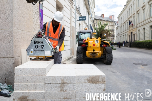 Chantier de pavage d une zone piétonne