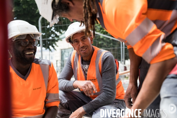 Chantier de pavage d une zone piétonne