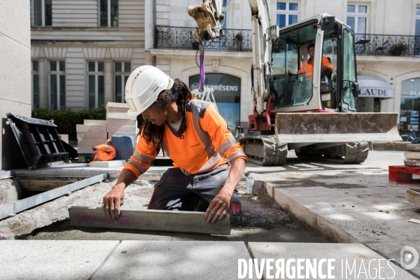 Chantier de pavage d une zone piétonne