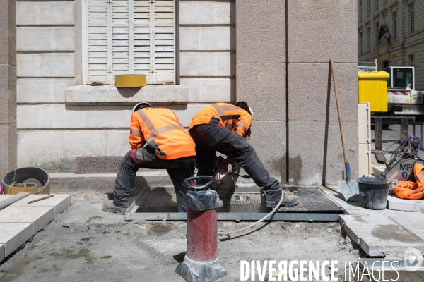 Chantier de pavage d une zone piétonne