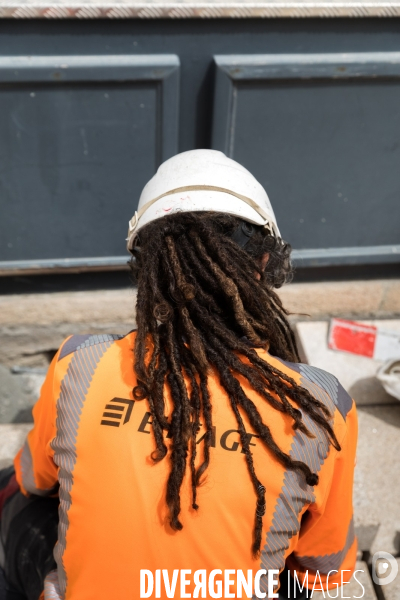 Chantier de pavage d une zone piétonne