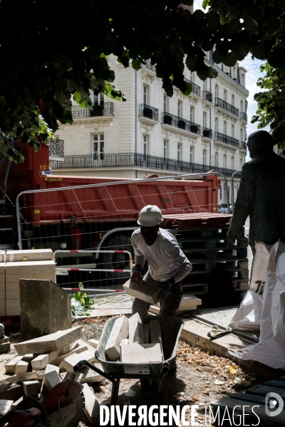 Chantier de pavage d une zone piétonne