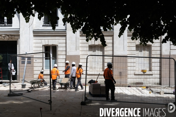 Chantier de pavage d une zone piétonne