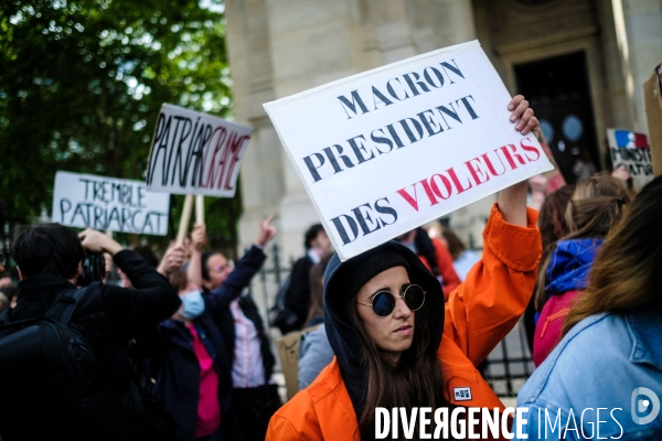 Manifestation contre les violences faites aux femmes en politique