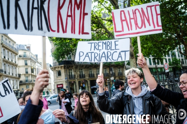 Manifestation contre les violences faites aux femmes en politique