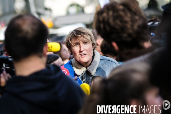 Manifestation contre les violences faites aux femmes en politique