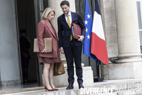 Premier conseil des ministres du gouvernement d Elisabeth Borne