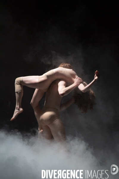 ROOMMATES - OIWA - Peeping Tom - Franck Chartier - Ballet national de Marseille