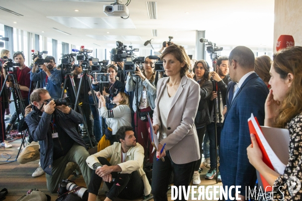 Conférence de presse au ministère des sports après les incidents lors de la finale de la Ligue des champions.