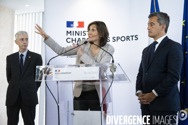 Conférence de presse au ministère des sports après les incidents lors de la finale de la Ligue des champions.