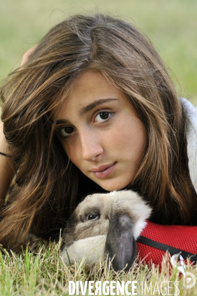 L enfant et les animaux : Les NACS. : le lapin. Nouveaux animaux de compagnie. Child and animals: new pets.