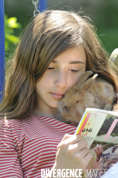 L enfant et les animaux : Les NACS. : le lapin. Nouveaux animaux de compagnie. Child and animals: new pets.