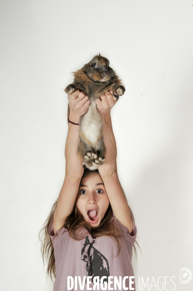 L enfant et les animaux : Les NACS. : le lapin. Nouveaux animaux de compagnie. Child and animals: new pets.