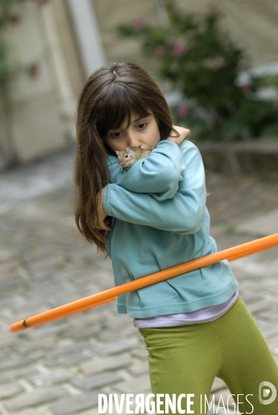 L enfant et les animaux : Les NACS, la gerbille. Nouveaux animaux de compagnie. Child and animals: new pets.