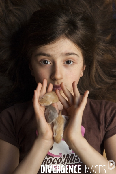 L enfant et les animaux : Les NACS, la gerbille. Nouveaux animaux de compagnie. Child and animals: new pets.