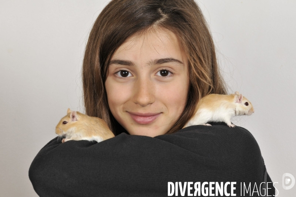 L enfant et les animaux : Les NACS, la gerbille. Nouveaux animaux de compagnie. Child and animals: new pets.