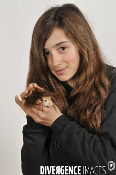 L enfant et les animaux : Les NACS, la gerbille. Nouveaux animaux de compagnie. Child and animals: new pets.