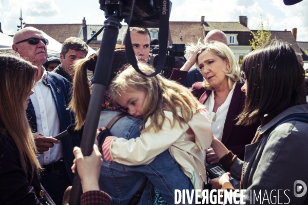 Deplacement de marine le pen dans l oise