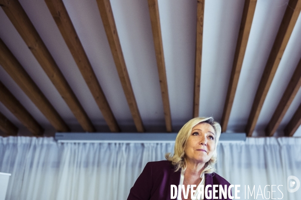 Deplacement de marine le pen dans l oise