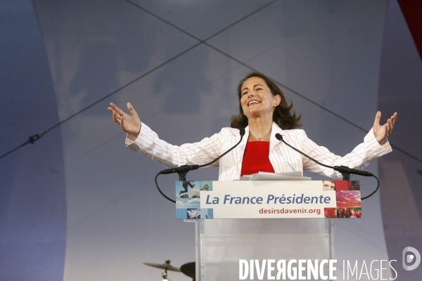 Meeting de segolene royal au stade charlety