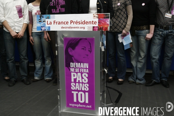 Segolene royal: conference de presse avec la segosphere