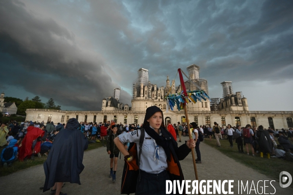 Orage pendant le rassemblement de 30 000 Scouts Unitaires de France à Chambord pour fêter les 50 ans du mouvement, 12 000 jeunes scouts mis à l abri en urgence dans le château de Chambord