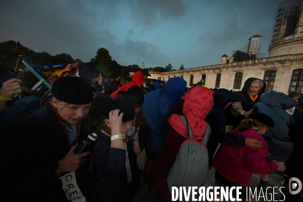 Orage pendant le rassemblement de 30 000 Scouts Unitaires de France à Chambord pour fêter les 50 ans du mouvement, 12 000 jeunes scouts mis à l abri en urgence dans le château de Chambord