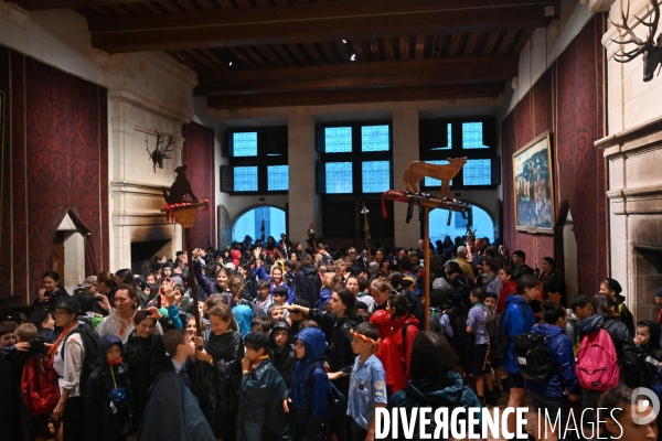 Orage pendant le rassemblement de 30 000 Scouts Unitaires de France à Chambord pour fêter les 50 ans du mouvement, 12 000 jeunes scouts mis à l abri en urgence dans le château de Chambord