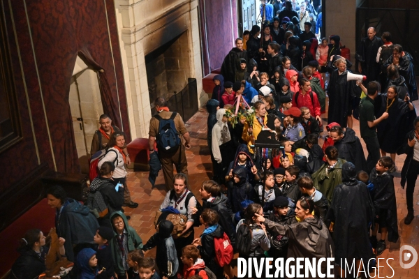 Orage pendant le rassemblement de 30 000 Scouts Unitaires de France à Chambord pour fêter les 50 ans du mouvement, 12 000 jeunes scouts mis à l abri en urgence dans le château de Chambord