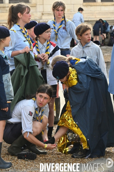 Orage pendant le rassemblement de 30 000 Scouts Unitaires de France à Chambord pour fêter les 50 ans du mouvement, 12 000 jeunes scouts mis à l abri en urgence dans le château de Chambord