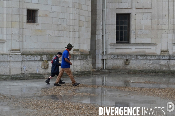 Orage pendant le rassemblement de 30 000 Scouts Unitaires de France à Chambord pour fêter les 50 ans du mouvement, 12 000 jeunes scouts mis à l abri en urgence dans le château de Chambord